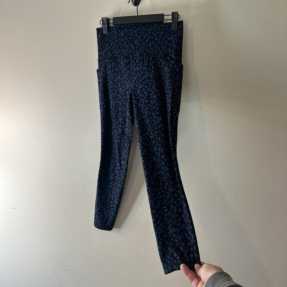 Athleta Salutation Stash Pocket  2 Printed 7/8 Legginings Royal Blue Leopard Sm - Picture 2 of 10